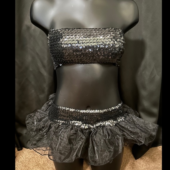 Go Go Dancer Girl In Corset And Short Skirt. Stock Photo - Image Of - Foto 2